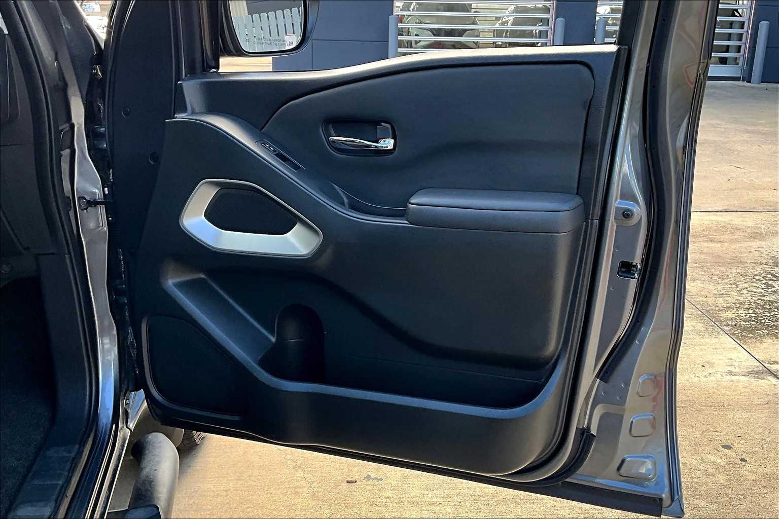 2024 Nissan Frontier SV photo 19