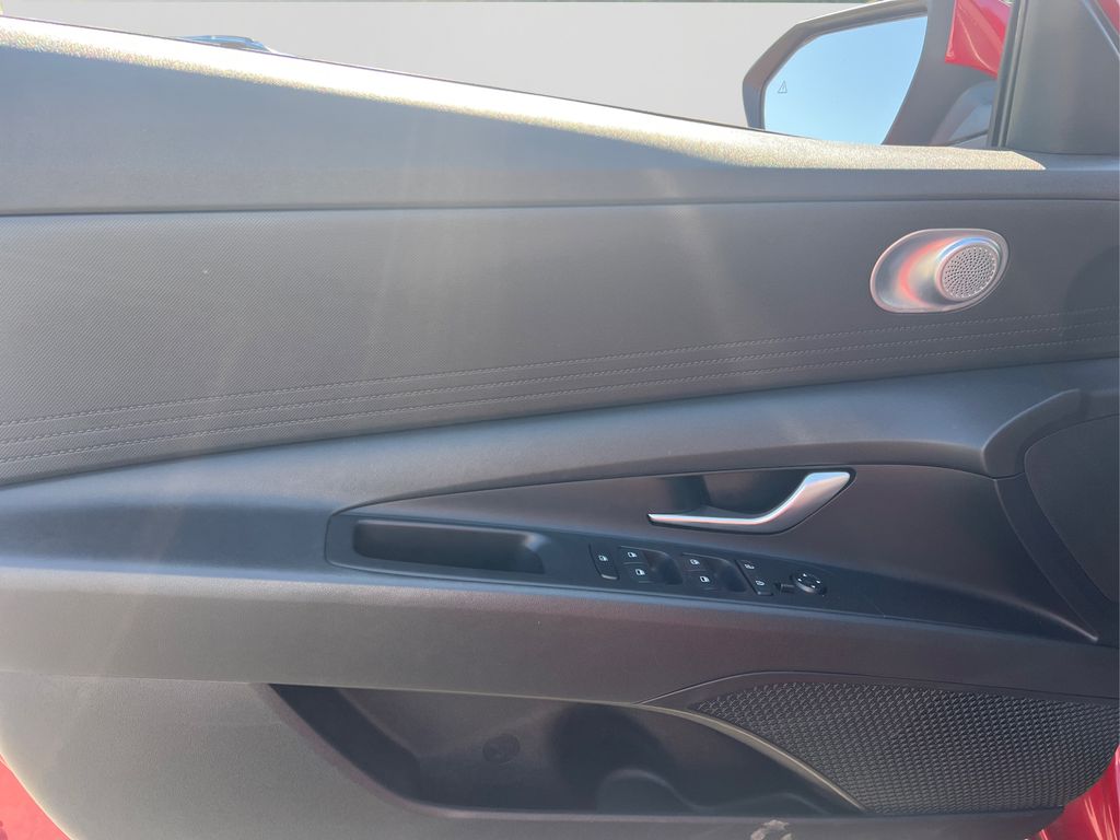 2023 Hyundai Elantra SEL photo 19