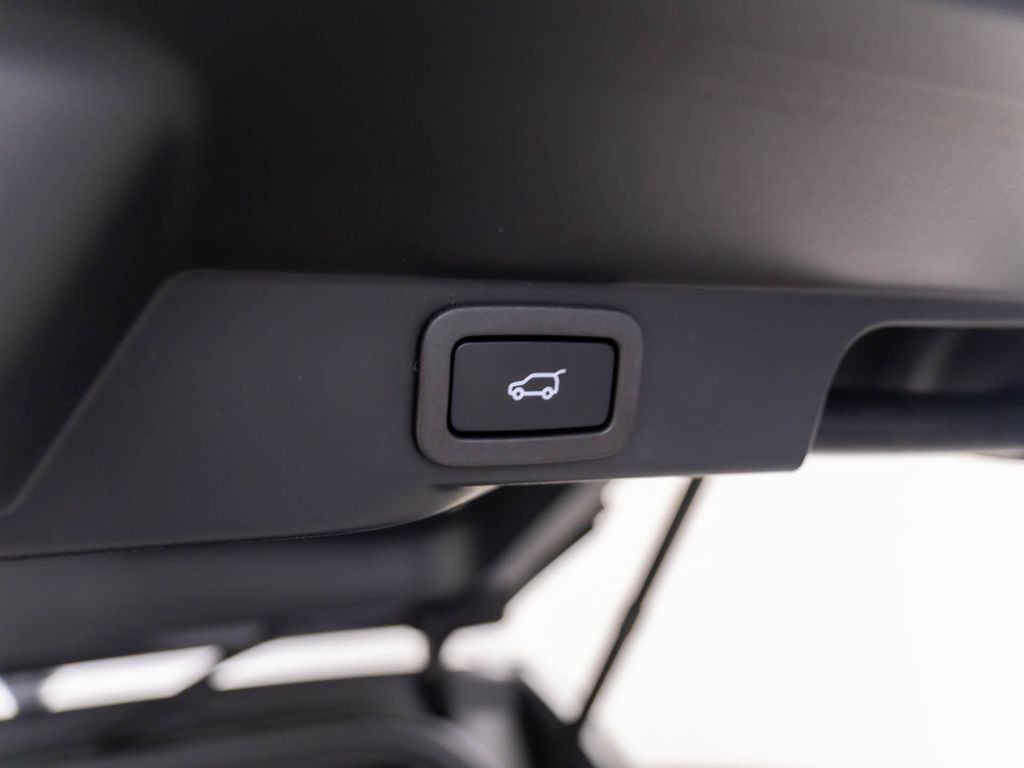 Used 2021 Gray Land Rover HSE image 32