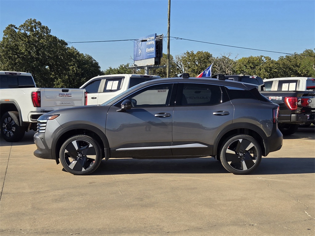 2026 Nissan Kicks SR photo 3