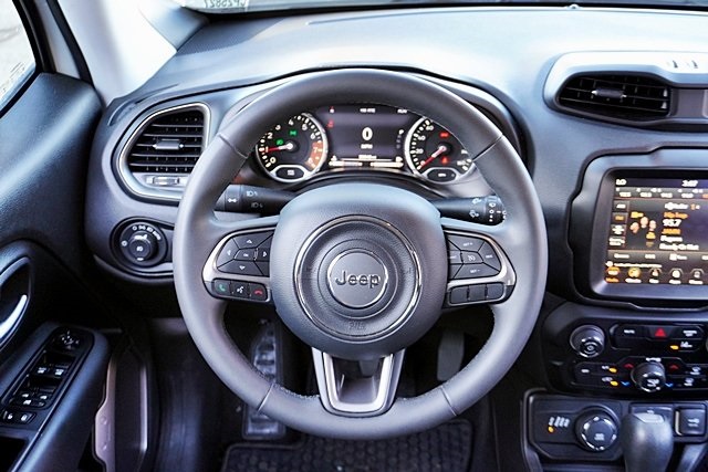 Certified Used 2022 White Jeep Latitude image 18