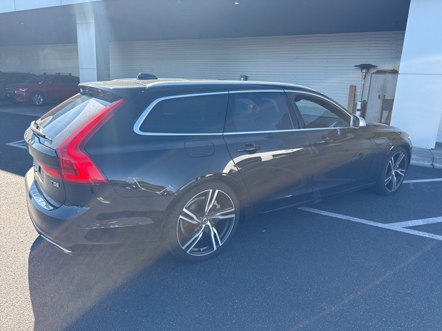 2018 Volvo V90 T5 R-Design photo 3