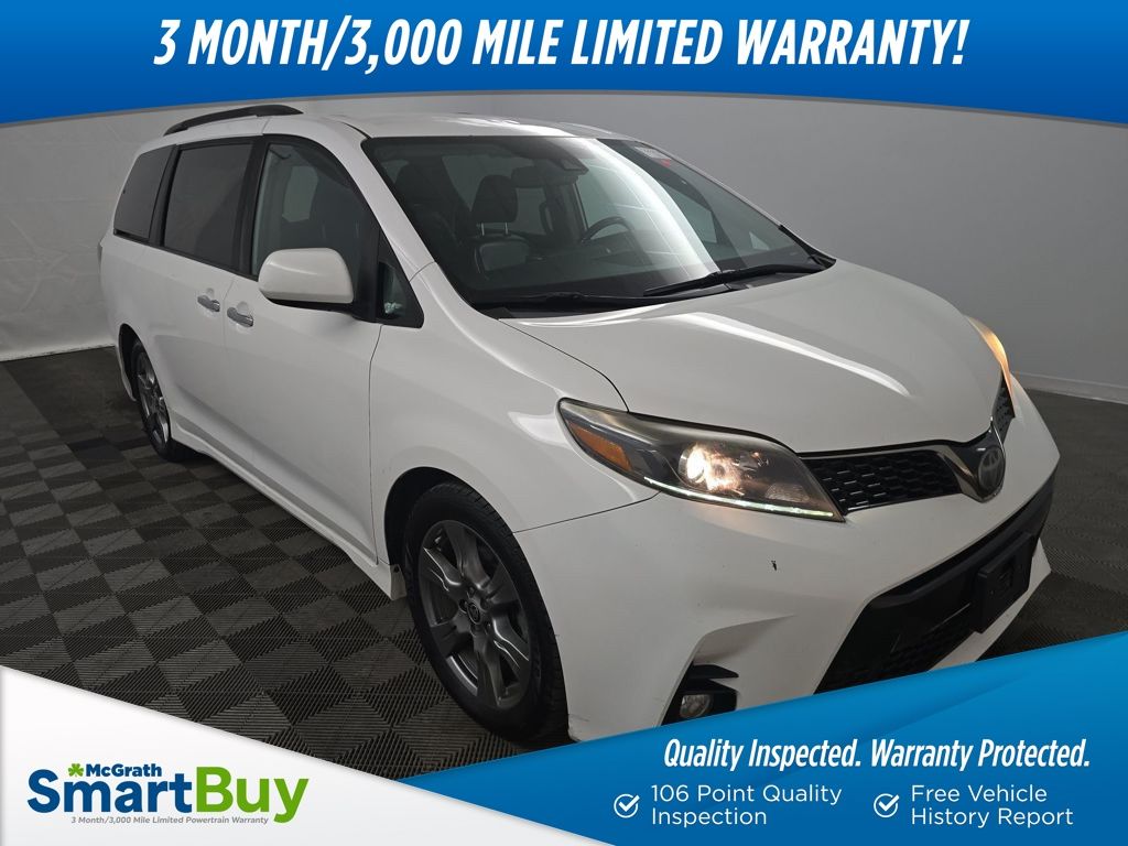 2019 Toyota Sienna SE's photo