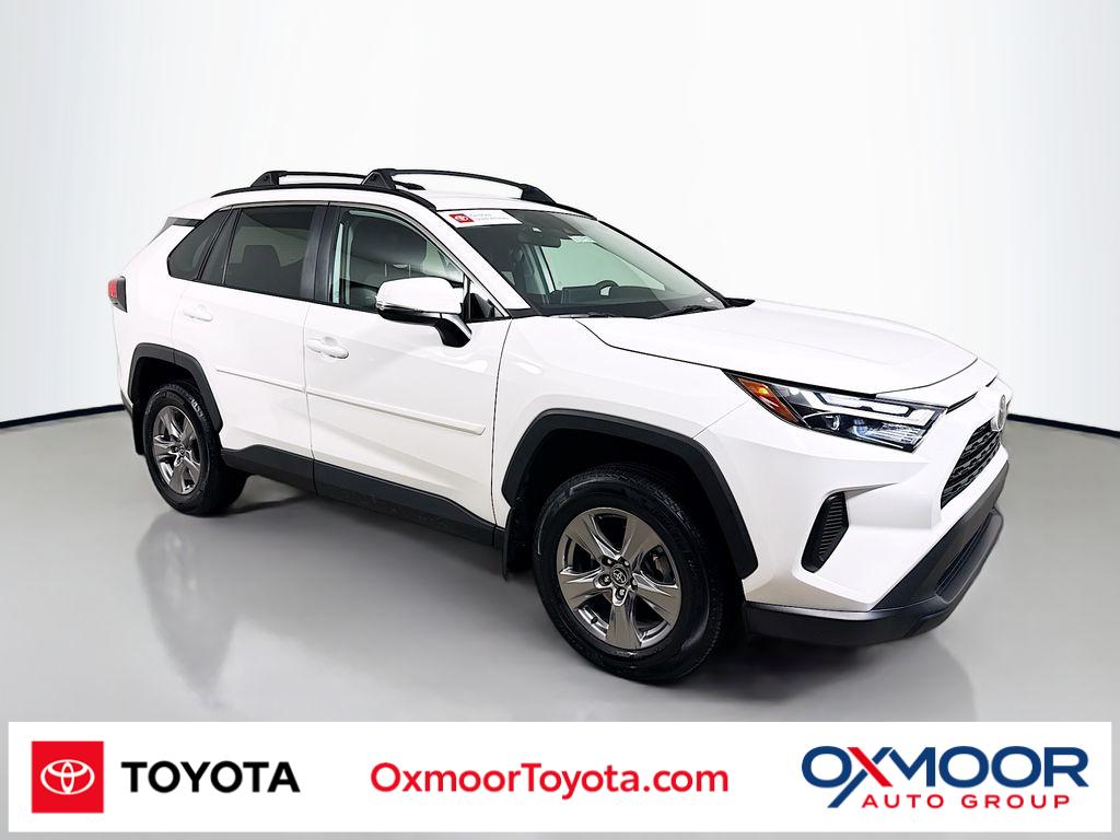 2024 Toyota RAV4 XLE's photo