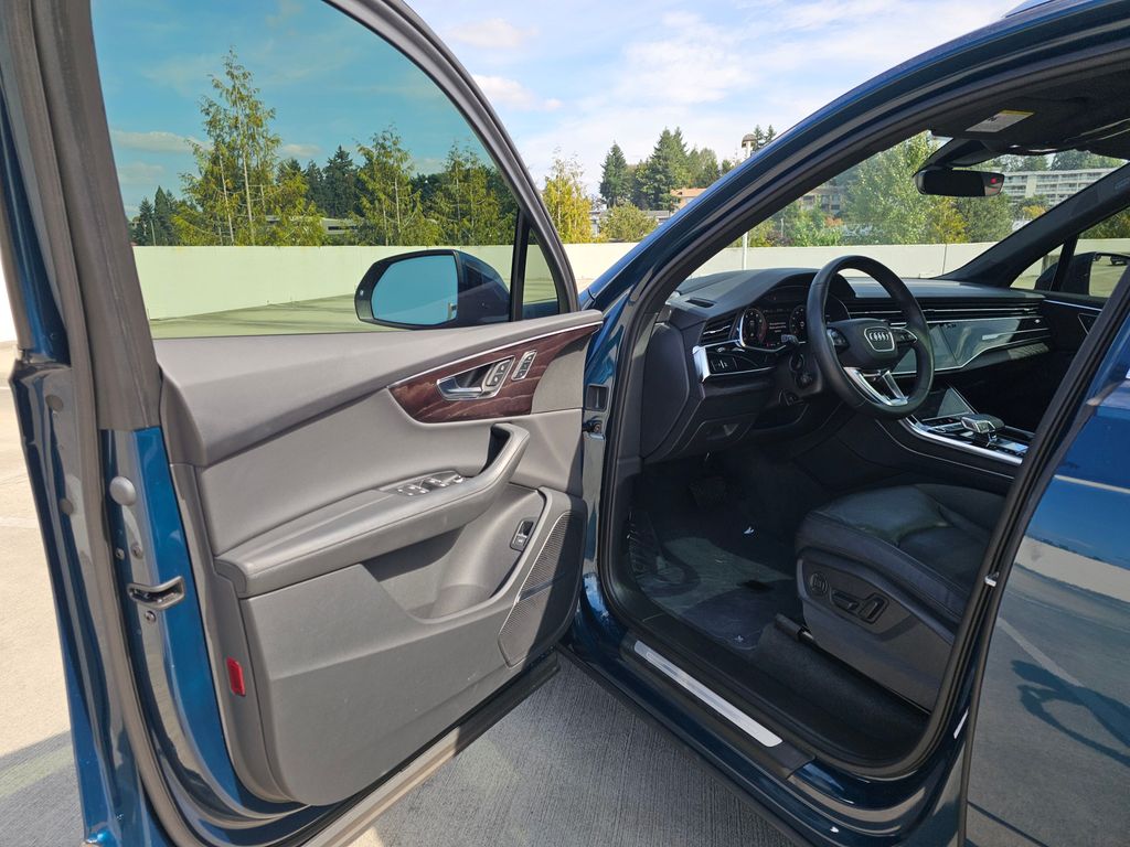 2022 Audi Q7 55 Prestige photo 22