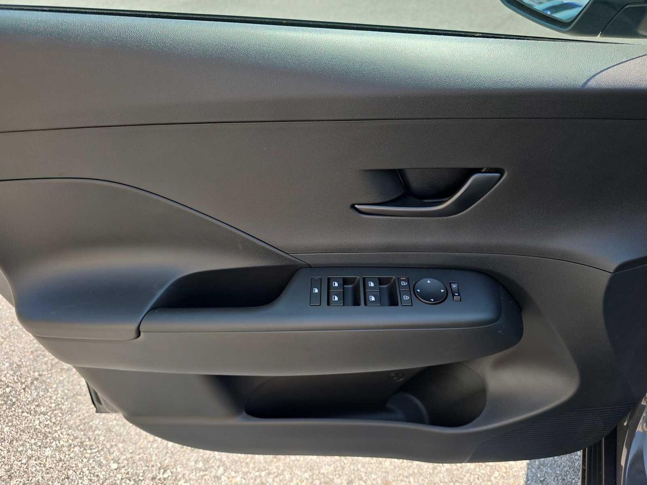 2026 Hyundai Kona SEL photo 17