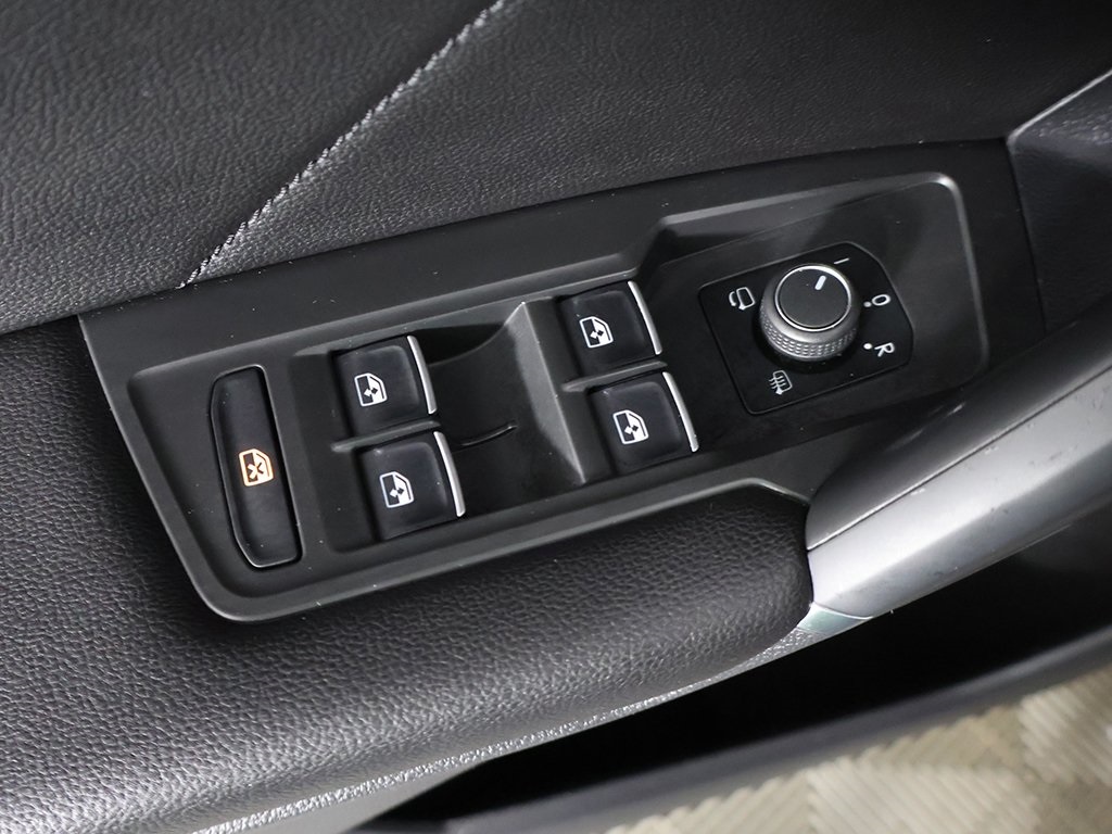 2020 Volkswagen Tiguan SEL Premium R-Line photo 37
