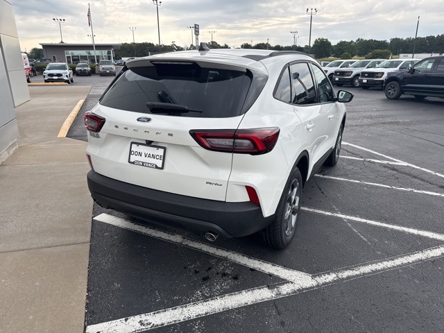 2025 Ford Escape ST-Line photo 6