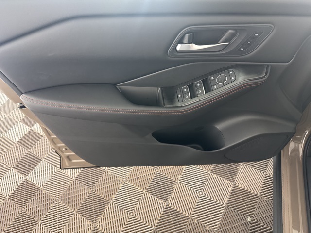 2026 Nissan Rogue SV photo 17