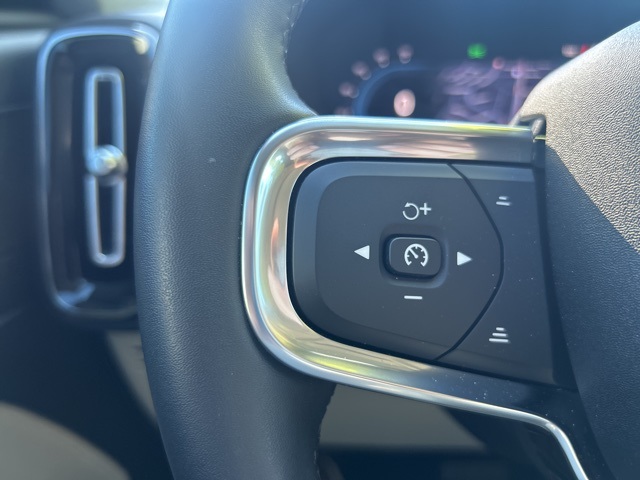 2025 Volvo XC40 Plus photo 22