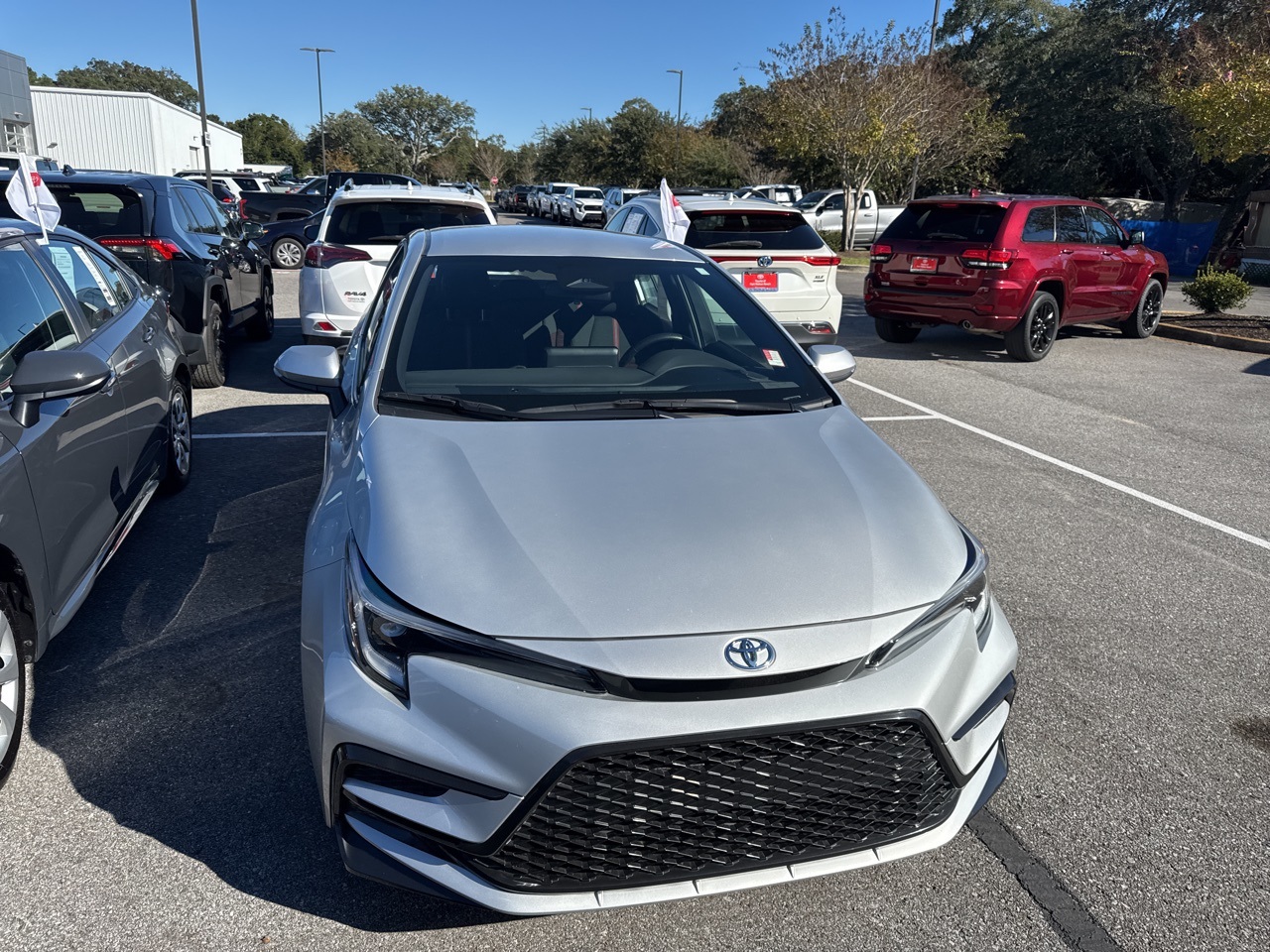 Used 2024 Toyota Corolla SE with VIN 5YFS4MCE1RP212386 for sale in Northfield, Minnesota