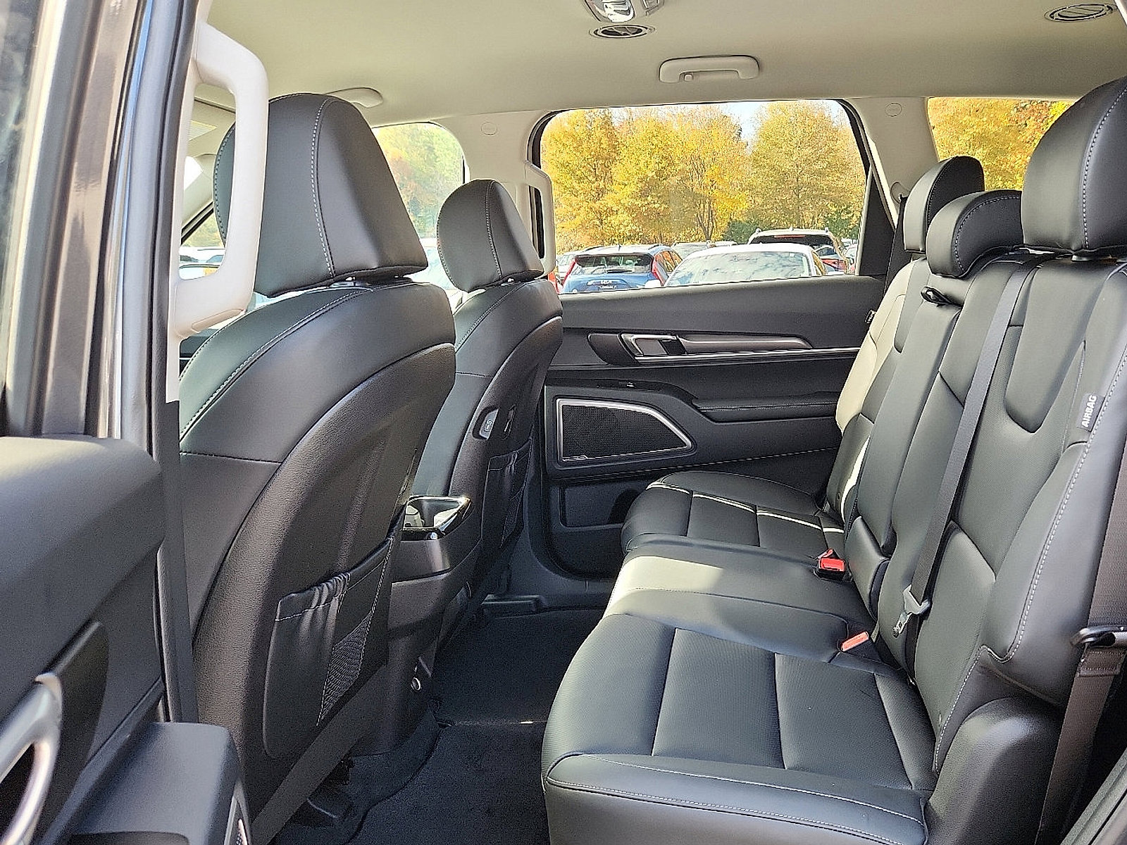 2025 Kia Telluride LX photo 4