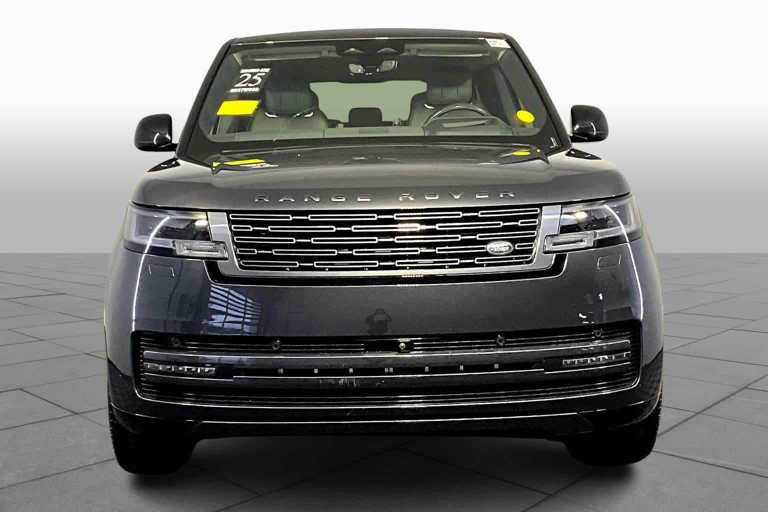 2025 Land Rover Range Rover SE photo 3