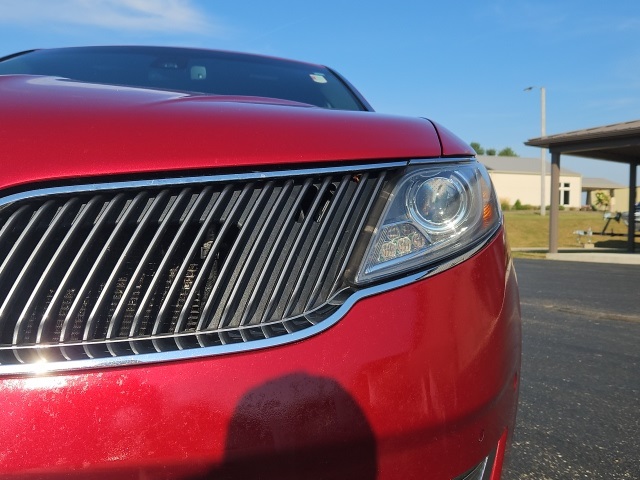 2015 Lincoln MKS EcoBoost photo 14