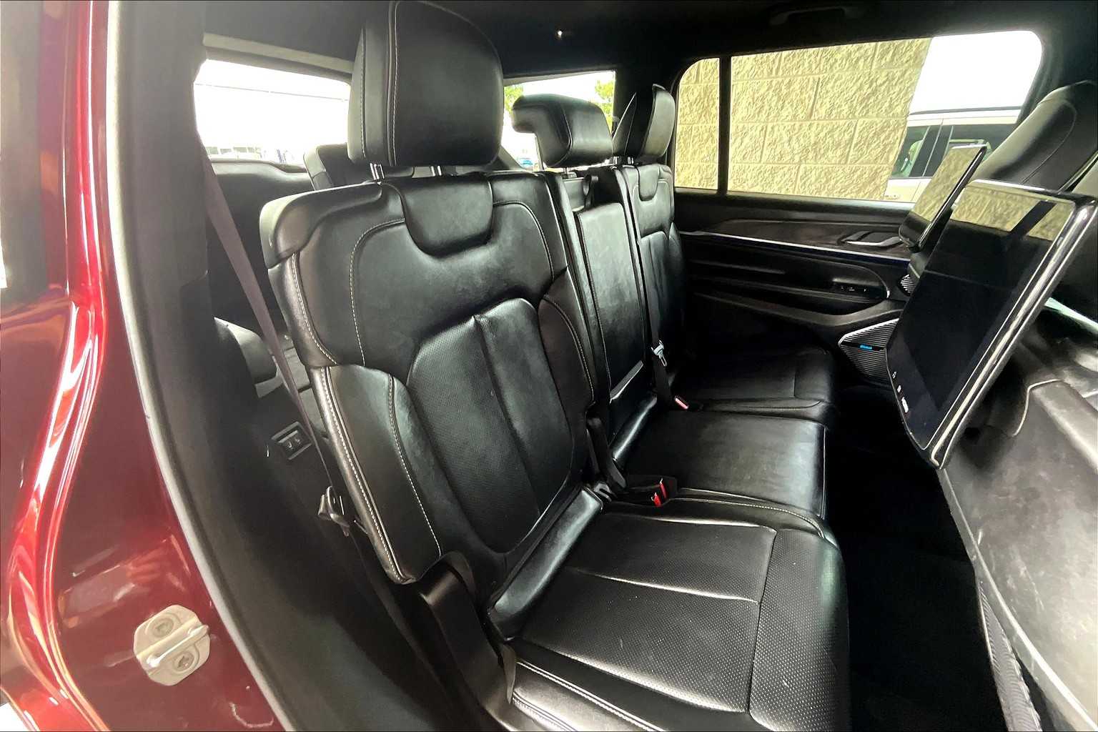 2023 Jeep Grand Cherokee Overland photo 19