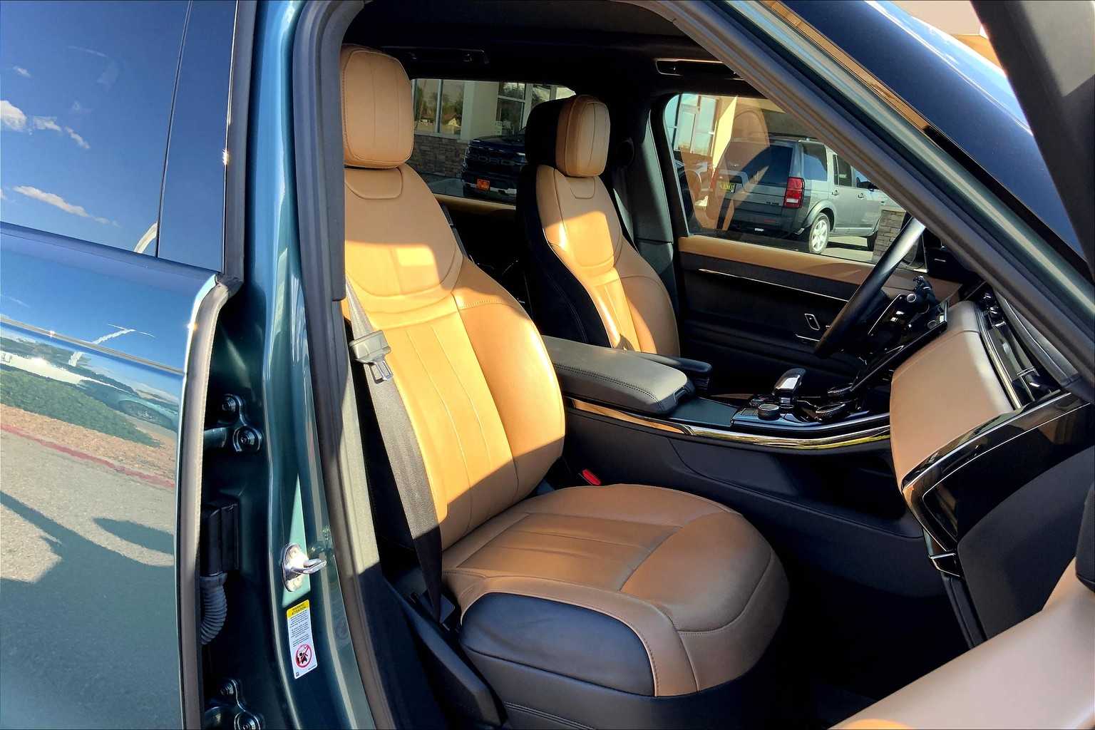 2023 Land Rover Range Rover Sport SE photo 8