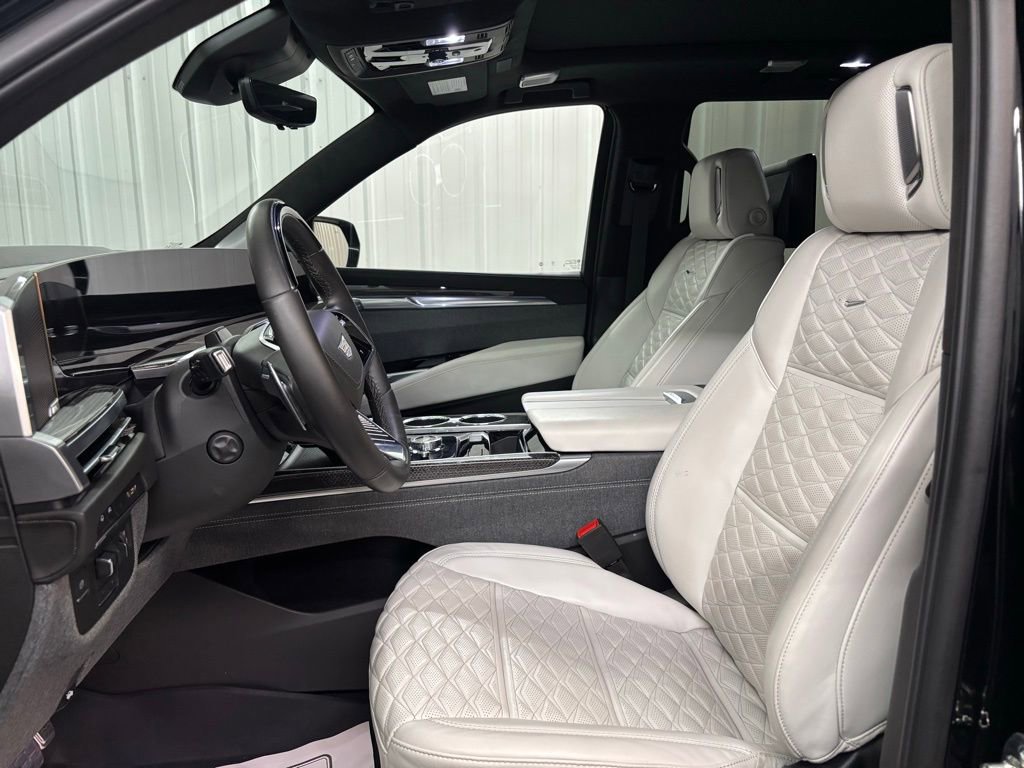 2025 Cadillac Escalade V-Series photo 4