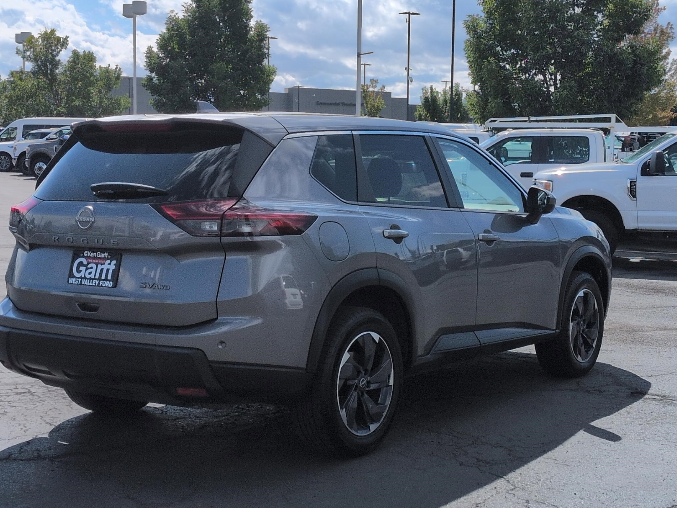 2024 Nissan Rogue SV photo 3