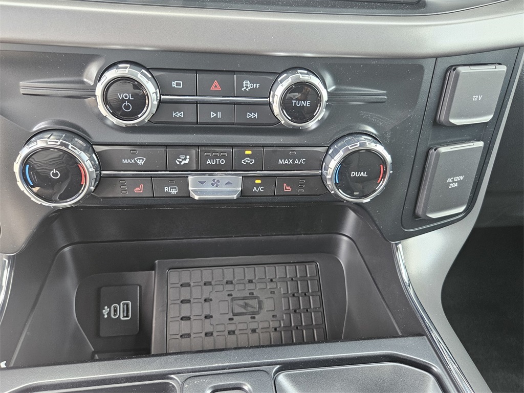 2025 Ford F-150 XLT photo 17