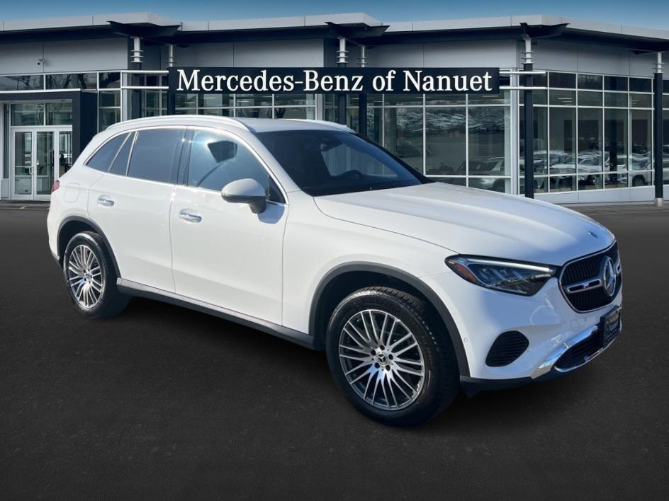 2025 Mercedes Benz GLC 300 4MATIC photo 2