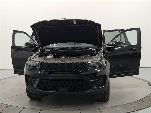 2024 Jeep Grand Cherokee Altitude photo 6