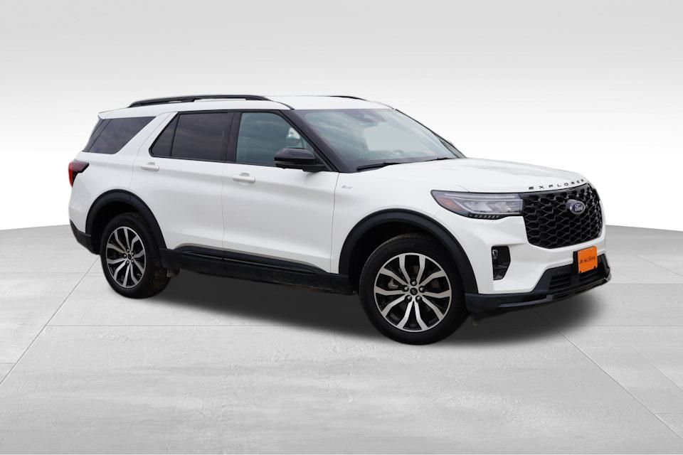 2025 Ford Explorer ST-Line photo 2