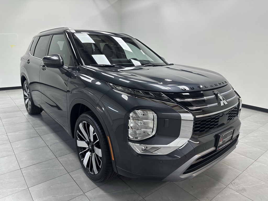 2025 Mitsubishi Outlander SEL's photo