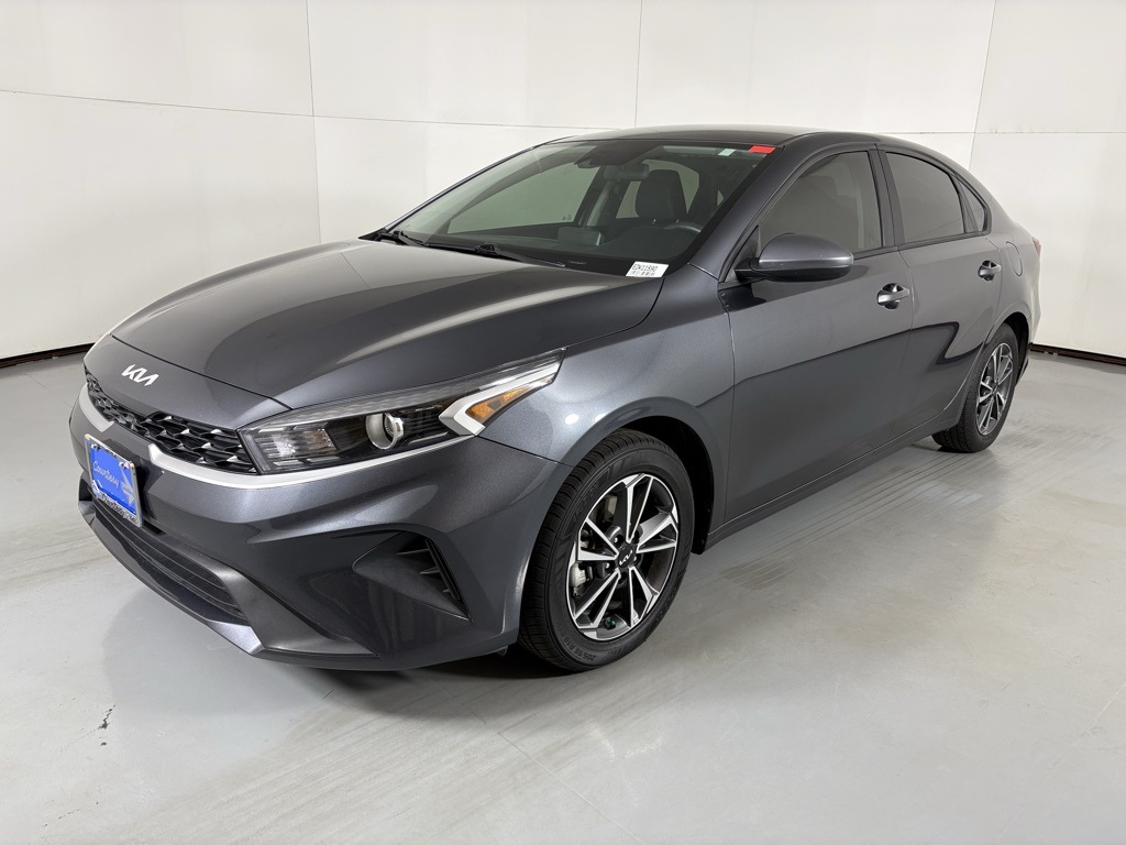 2023 Kia Forte LXS photo 3