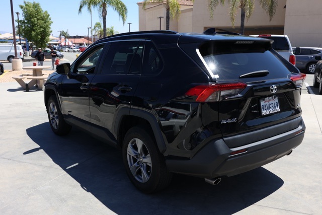2022 Toyota RAV4 XLE photo 3