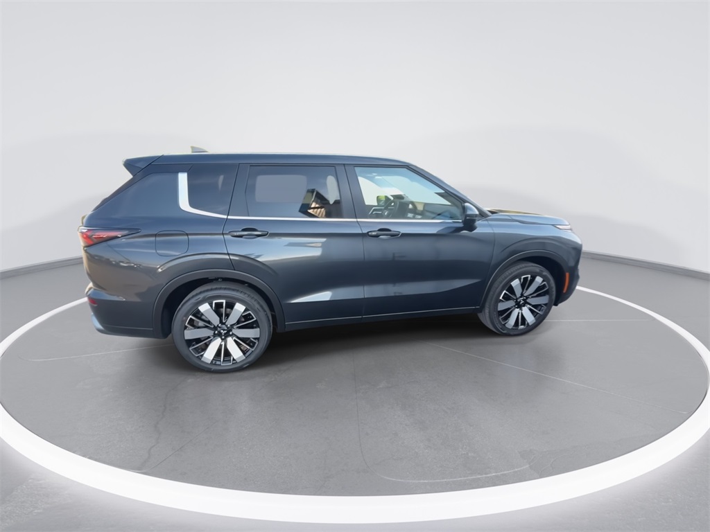 2025 Mitsubishi Outlander SE photo 9