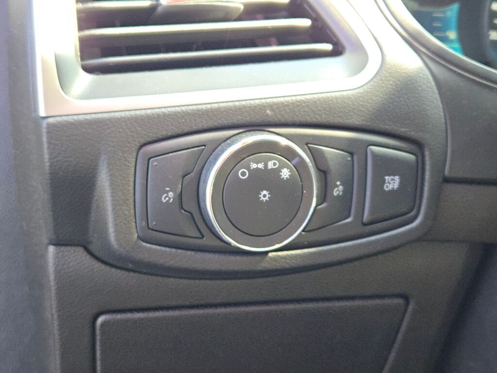 2022 Ford Edge SEL photo 23