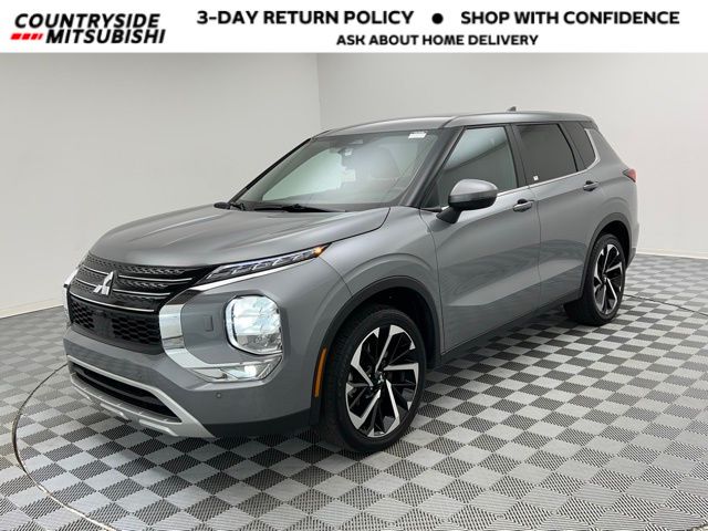 2024 Mitsubishi Outlander SE's photo