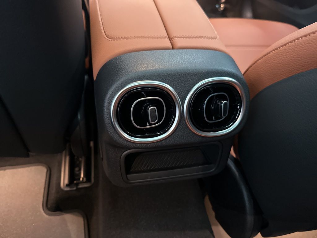2026 Mercedes Benz GLC 300 photo 20