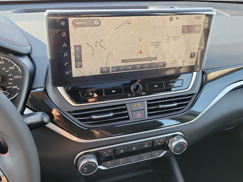 2025 Nissan Altima 2.5 SR photo 8