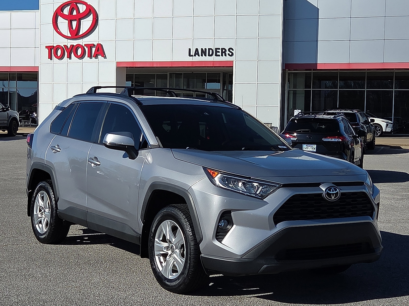 2021 Toyota RAV4 XLE's photo