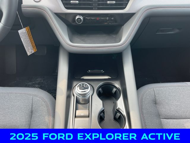 2025 Ford Explorer photo 11