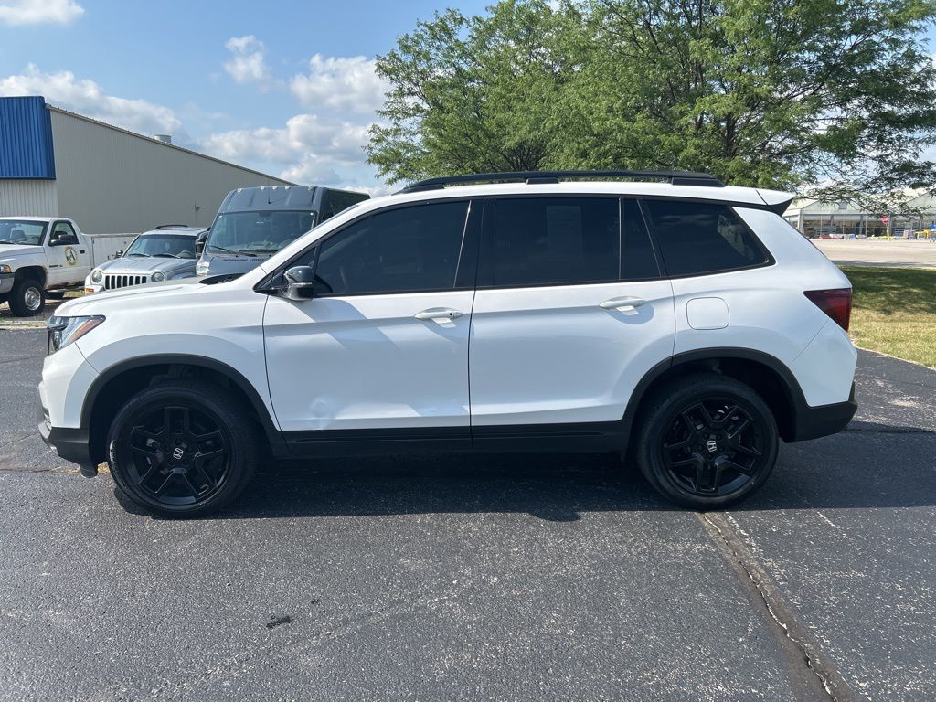 2024 Honda Passport Black Edition photo 2