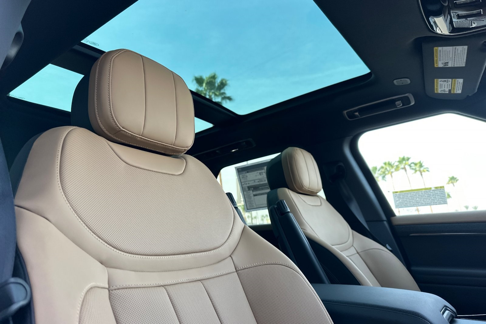 2025 Land Rover Range Rover Sport SE photo 18
