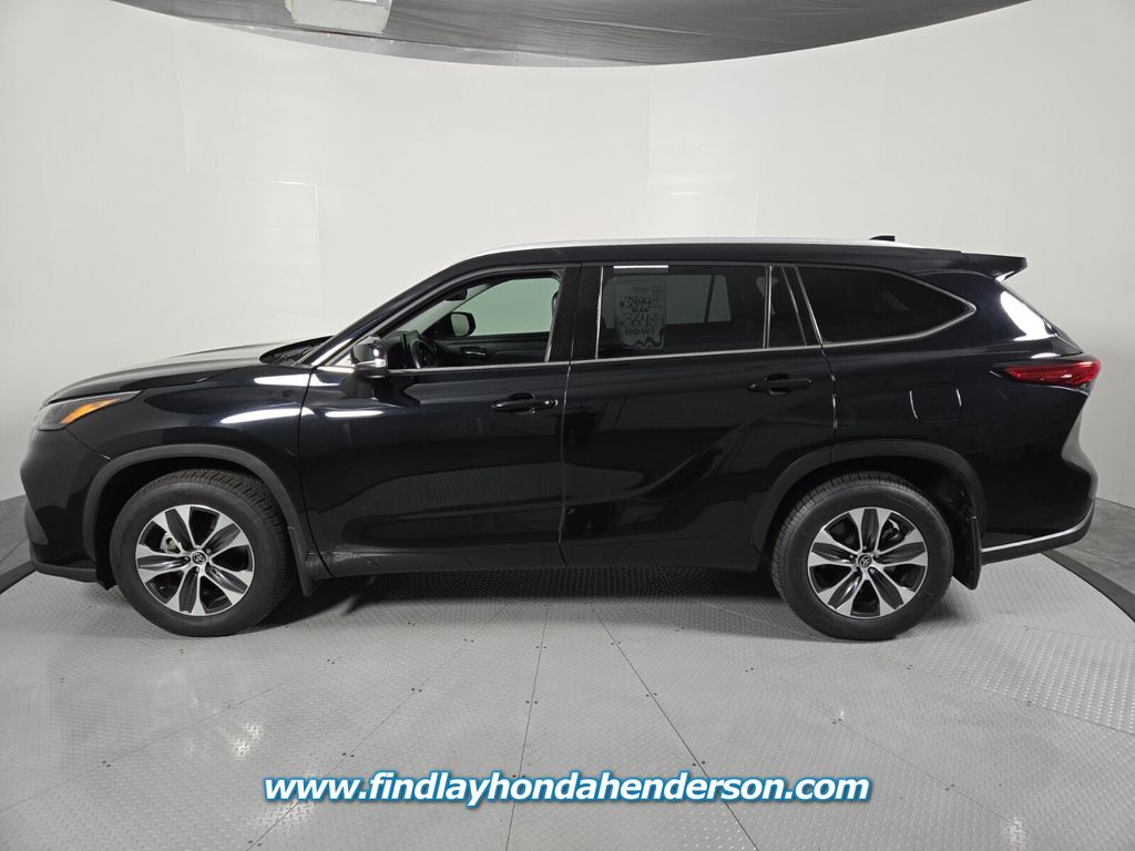 2022 Toyota Highlander XLE photo 4