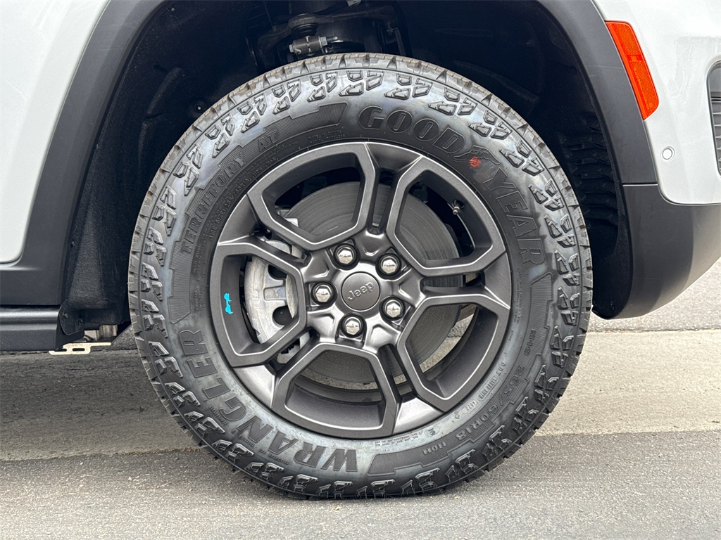 2025 Jeep Grand Cherokee Trailhawk 4xe photo 6