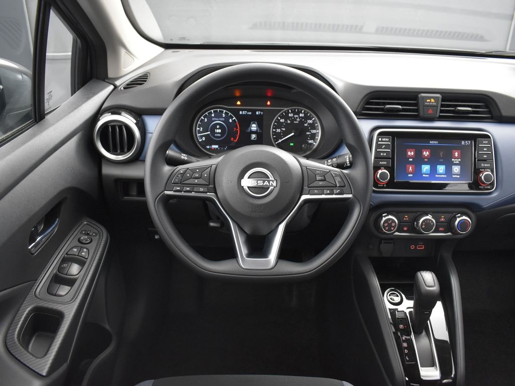 2025 Nissan Versa 1.6 SV photo 11