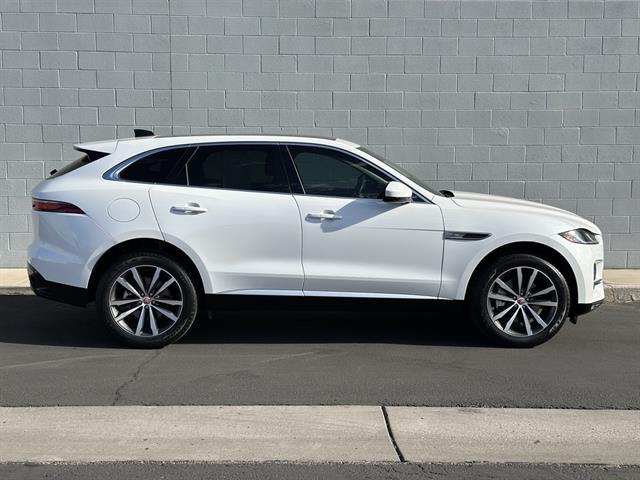 2023 Jaguar F-PACE P250 S photo 3