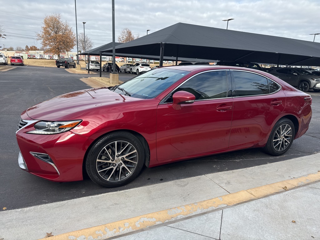2017 Lexus ES 350's photo