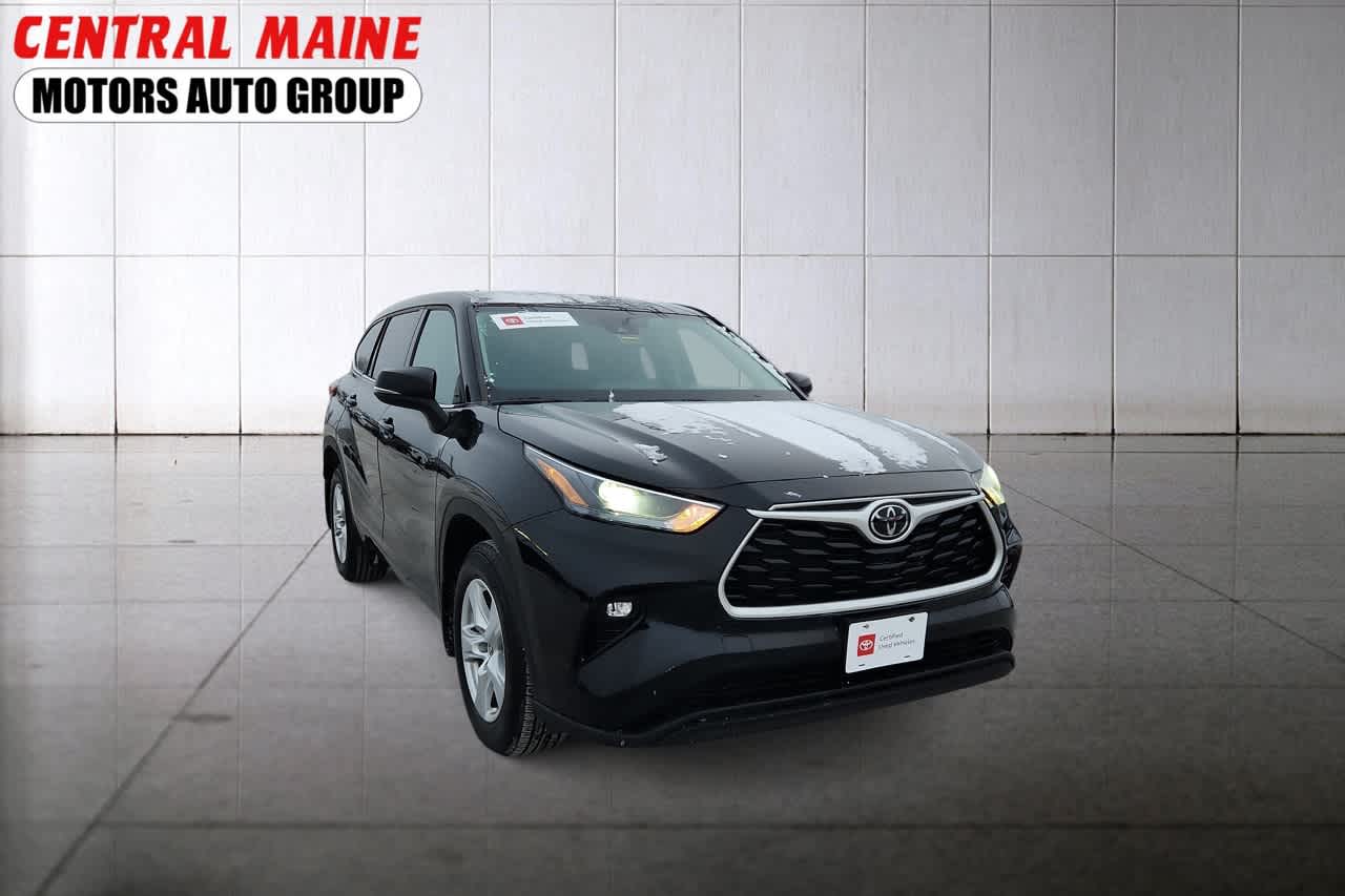 2022 Toyota Highlander LE's photo