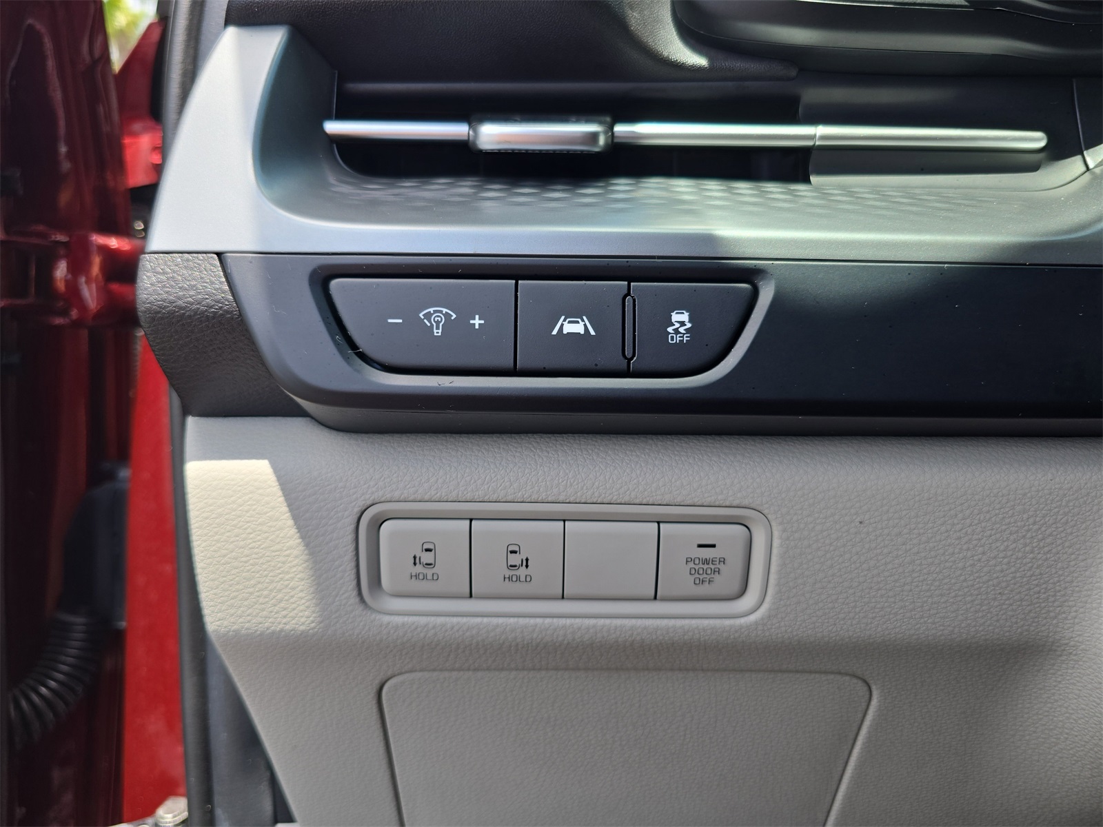 2024 Kia Carnival LX photo 21