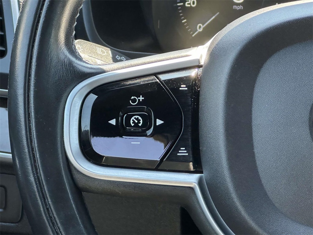 2019 Volvo XC90 T6 Momentum photo 20