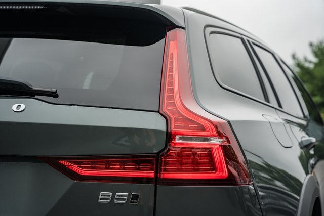 2026 Volvo V60 Cross Country B5 AWD Plus photo 6