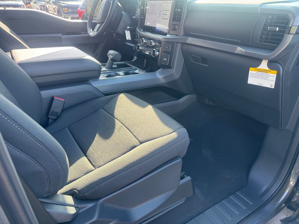 2025 Ford F-150 XLT photo 18