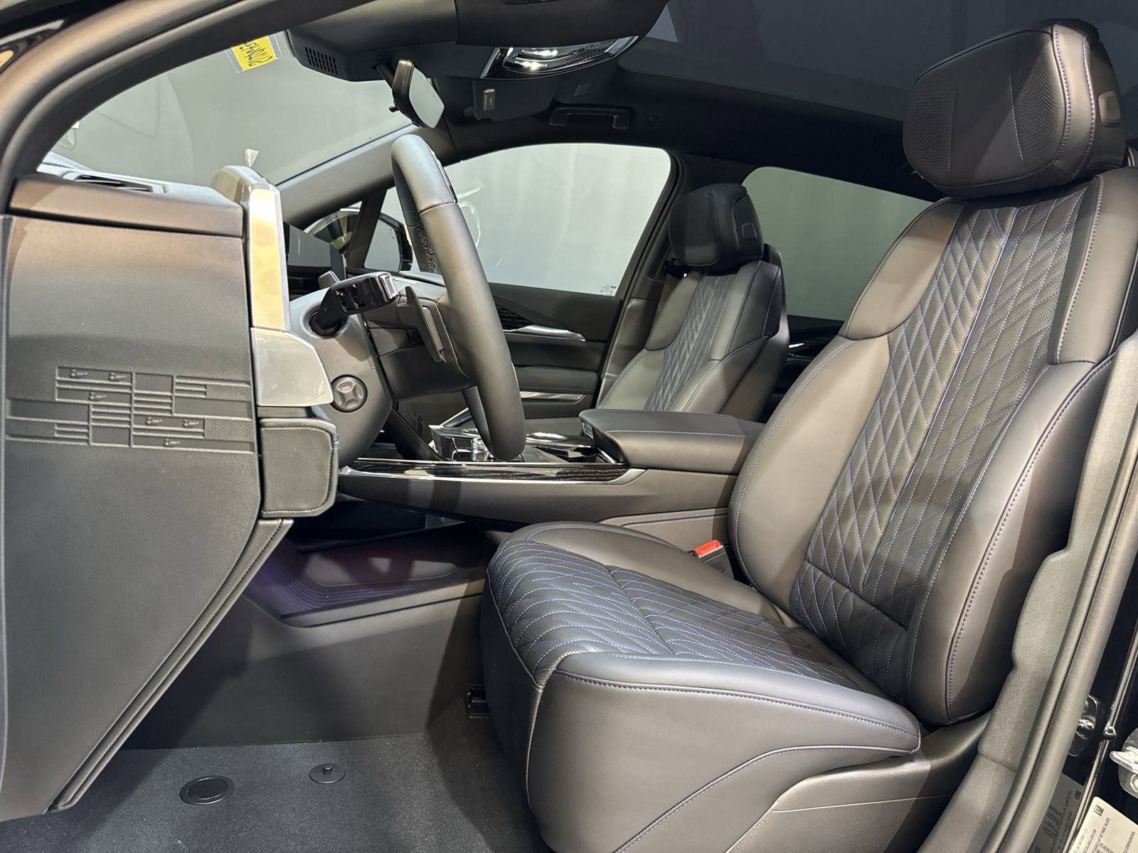 2025 Cadillac Escalade IQ Luxury photo 4