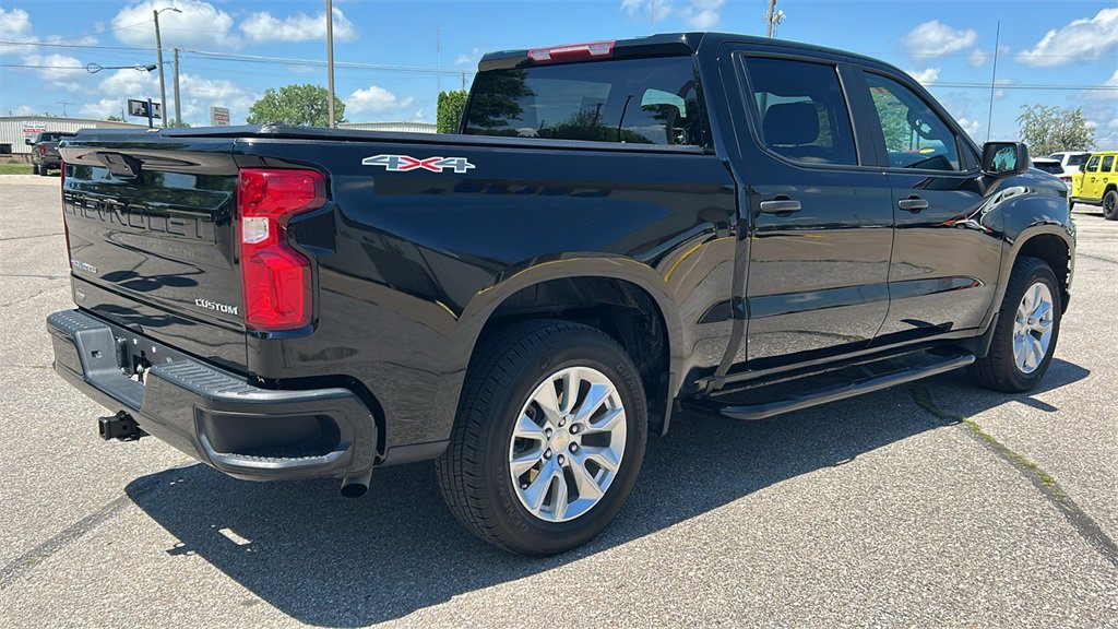 2021 Chevrolet Silverado 1500 Custom photo 3